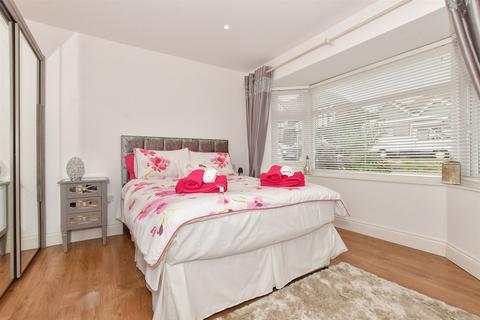 10 Cumberland Avenue, Broadstairs, CT10 1HU