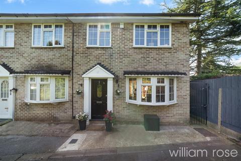 3 bedroom end of terrace house for sale, Copthorne Avenue, Hainault IG6