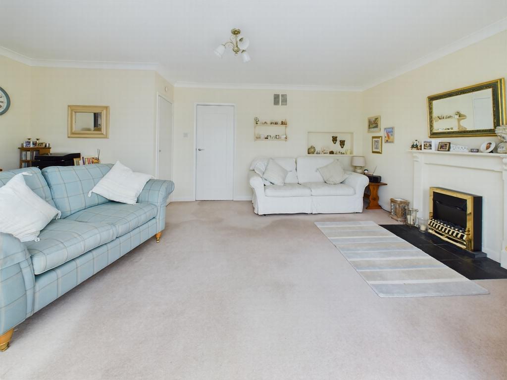Sitting/Dining Room