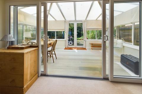 38 Barnmead, Haywards Heath, RH16 1UZ