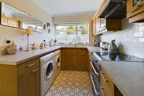 38 Barnmead, Haywards Heath, RH16 1UZ