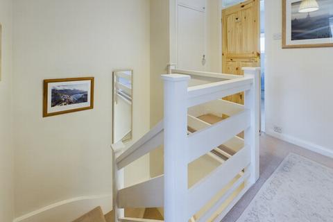 38 Barnmead, Haywards Heath, RH16 1UZ