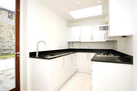 2 bedroom ground floor flat for sale, Stowe Road, London W12