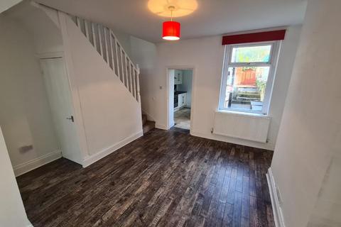 3 bedroom terraced house to rent, Dock Street, Penarth