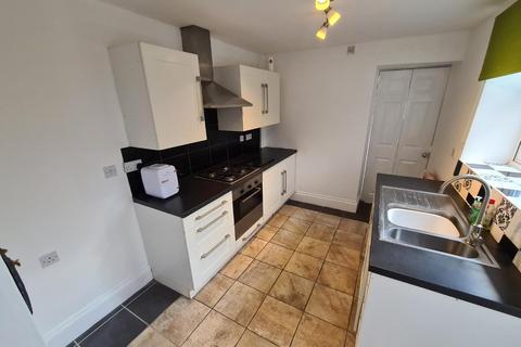 3 bedroom terraced house to rent, Dock Street, Cogan