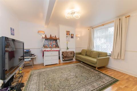 3 bedroom terraced house for sale, Goldbeaters Grove, Edgware