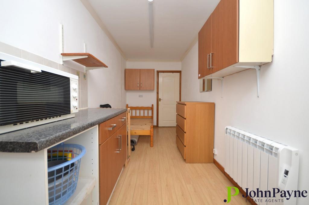Ground Floor Bed-Sit