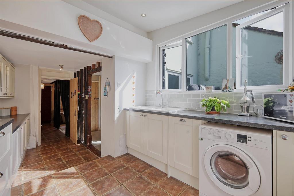Kitchen 3.jpg