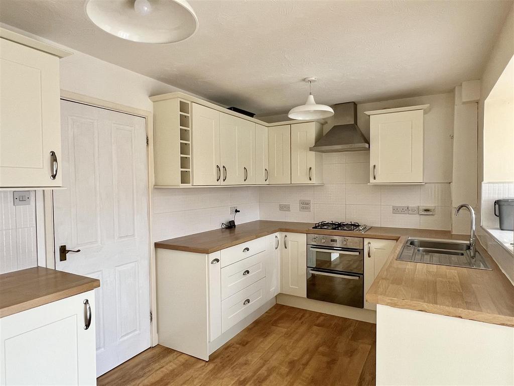 Kitchen/Family Room: