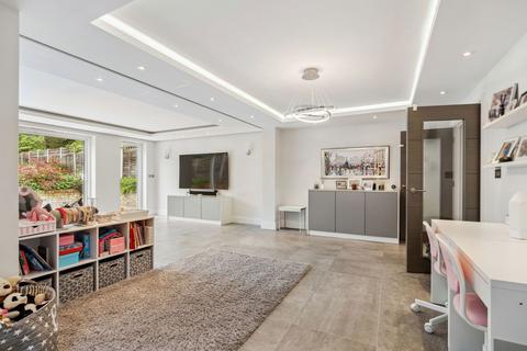 3 bedroom detached house for sale, Grange Fields, Gerrards Cross SL9
