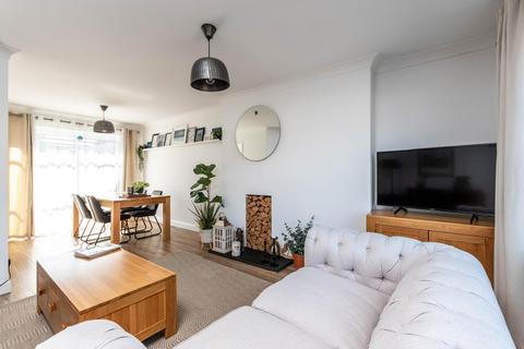 58 Bramley Garth, York, YO31 0NH
