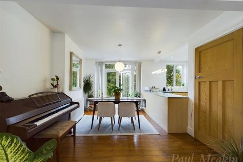 16 Famet Close, Purley, CR8 2DX