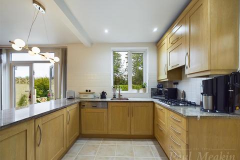 16 Famet Close, Purley, CR8 2DX