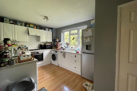 2 bedroom flat to rent, Old Bath Road, Newbury RG14