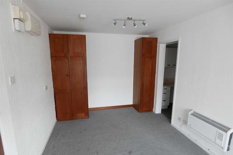 1 bedroom flat to rent, Alden Court, Morley