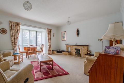 2 bedroom flat for sale, Park Close, Keynsham, Bristol