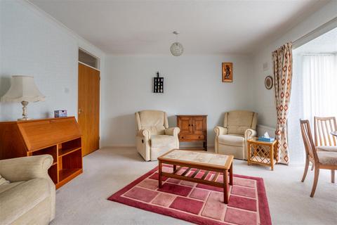 2 bedroom flat for sale, Park Close, Keynsham, Bristol