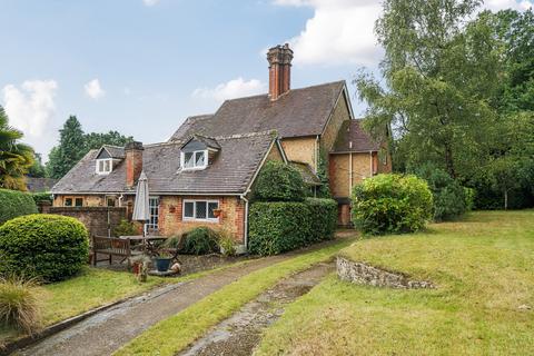 3 bedroom semi-detached house for sale, Heath Cottages, Frensham, Farnham, Surrey, GU10