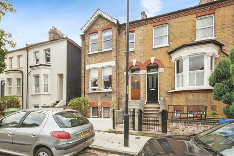 3 bedroom flat to rent, Henslowe Road East Dulwich SE22