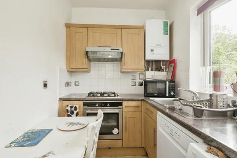 3 bedroom flat to rent, Henslowe Road East Dulwich SE22