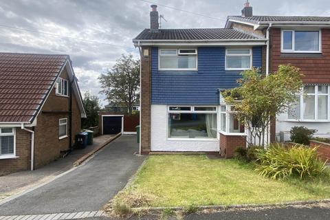 3 bedroom end of terrace house for sale, Highlands, Royton