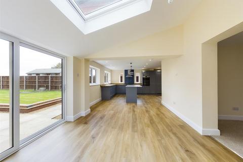 4 bedroom detached house for sale, Sustead, Norwich