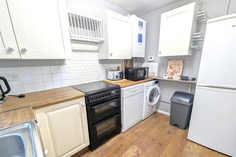 2 bedroom maisonette to rent, Meadowbank Road, Lightwater GU18