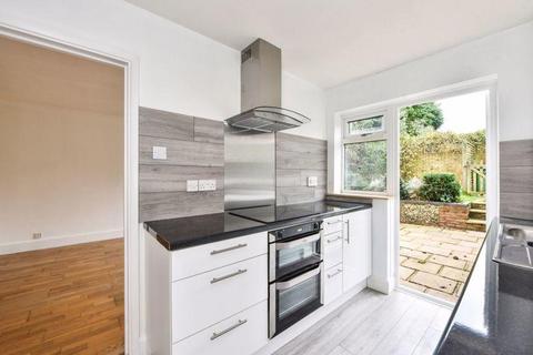 3 bedroom property for sale, De Lucy Avenue, Alresford, SO24