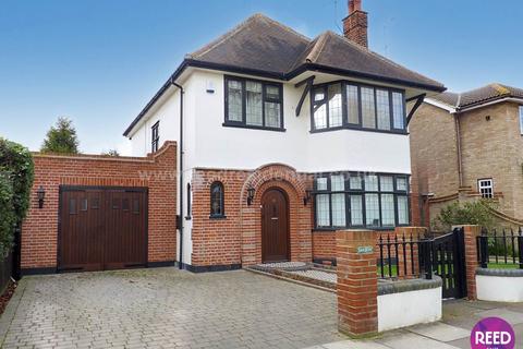 4 bedroom detached house for sale, Daines Way,  Thorpe Bay