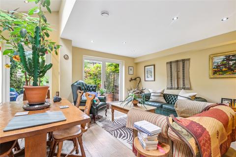 2 bedroom apartment for sale, Quarry Road, SW18