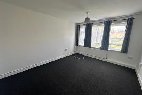 3 bedroom apartment to rent, Harrowdene Road, Wembley