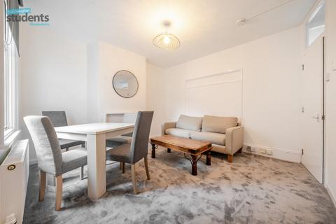4 bedroom terraced house to rent, Bear Road, Brighton BN2