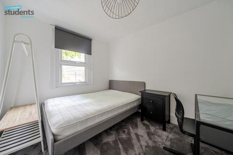 4 bedroom terraced house to rent, Bear Road, Brighton BN2