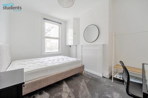 4 bedroom terraced house to rent, Bear Road, Brighton BN2