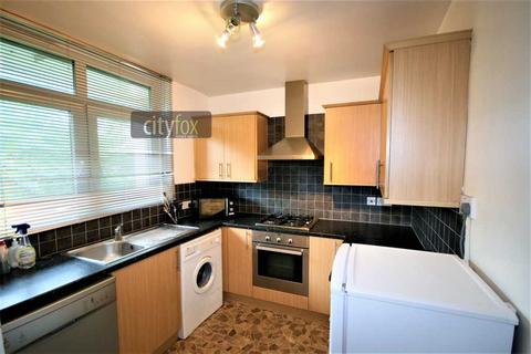 3 bedroom maisonette to rent, Cambridge Heath Road, E1 5QS