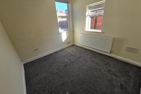 2 bedroom flat to rent, Gorton Road, Reddish