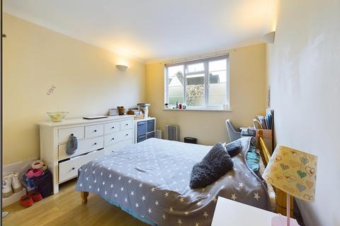 15 Priory Close, Ruislip, HA4 8HP
