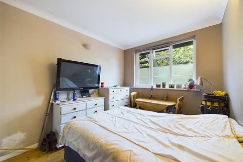 15 Priory Close, Ruislip, HA4 8HP