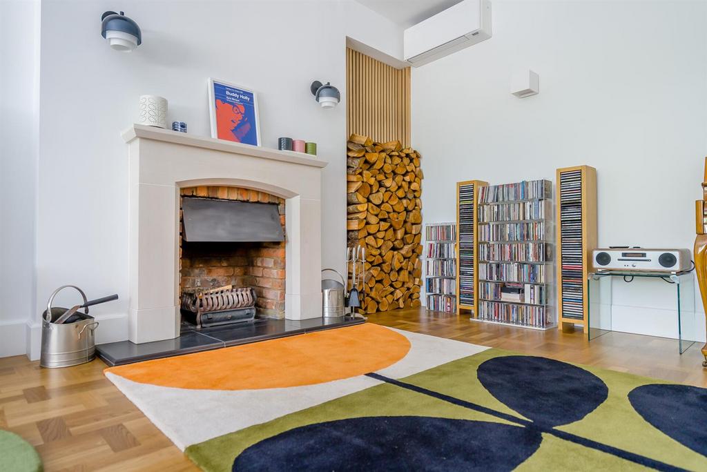 8594318-interior65.jpg