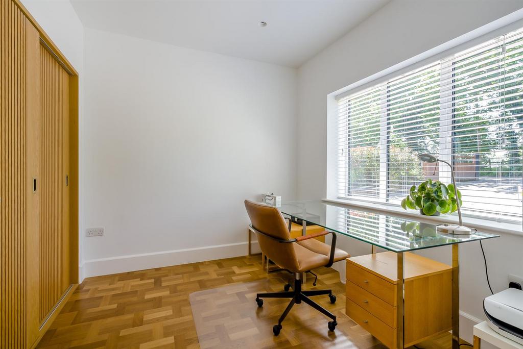 8594318-interior60.jpg