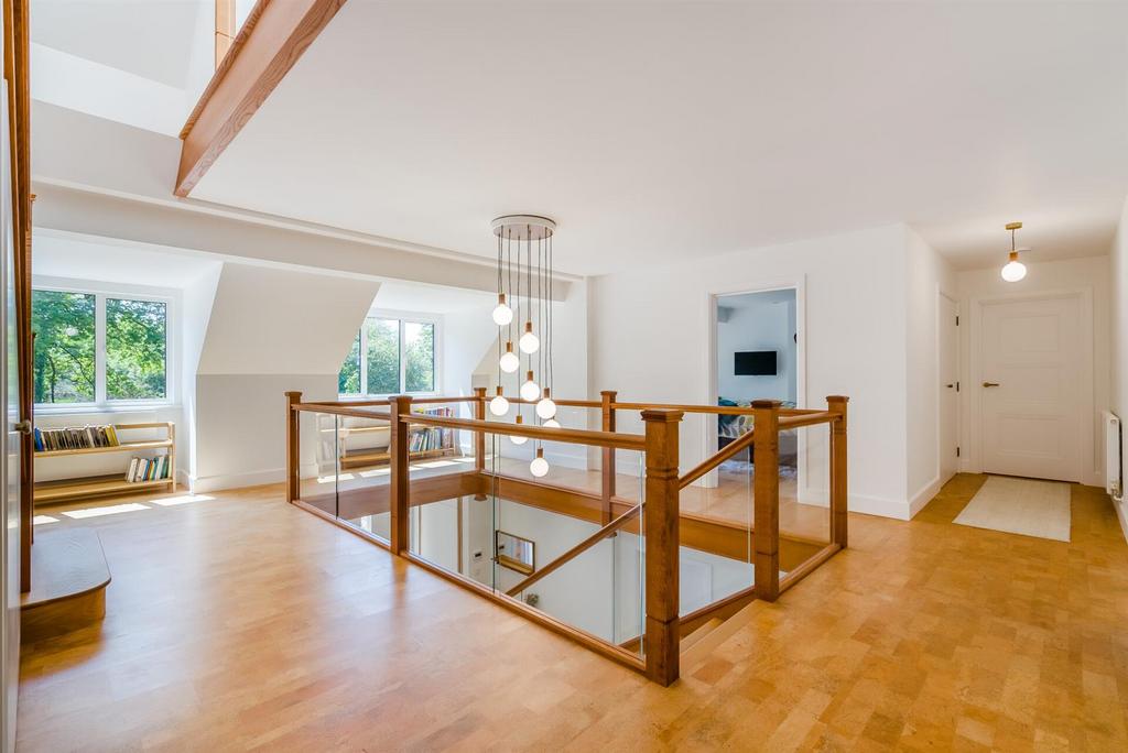 8594318-interior110.jpg