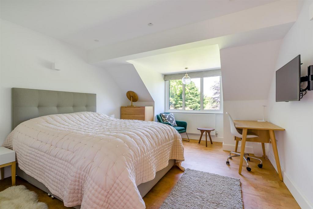 8594318-interior12.jpg