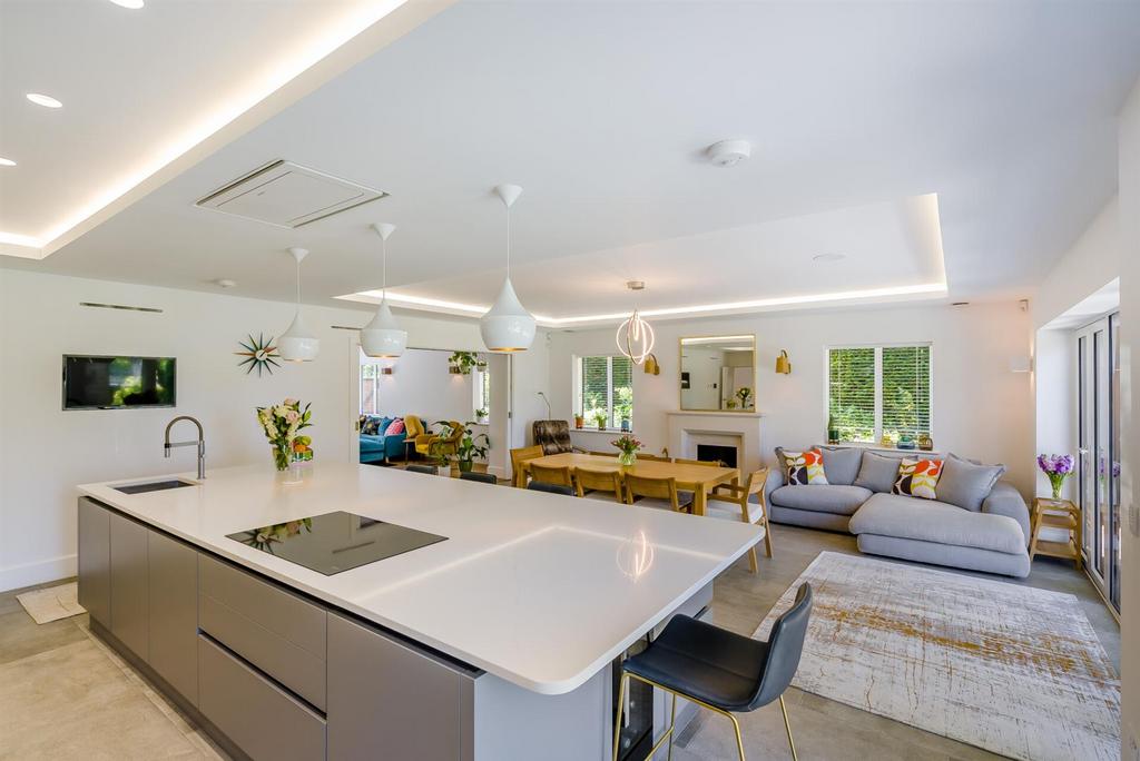 8594318-interior42.jpg