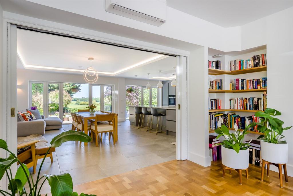 8594318-interior34.jpg