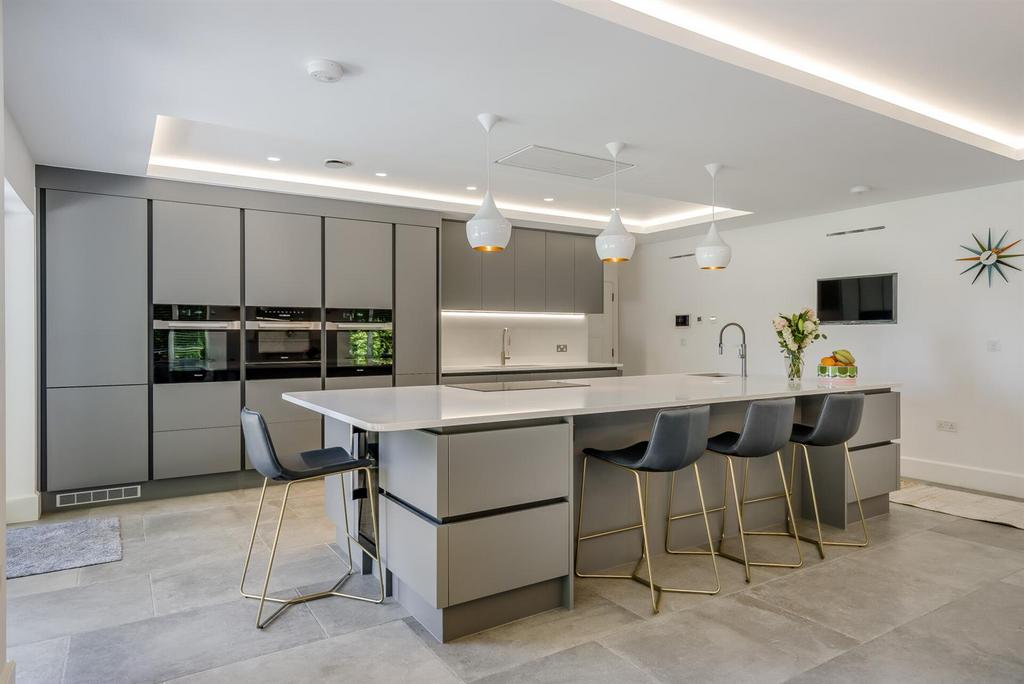 8594318-interior43.jpg