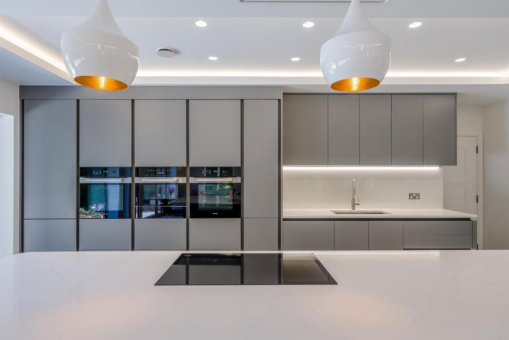 8594318-interior44.jpg