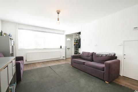 6 Ash Close, Slough, SL3 8EG