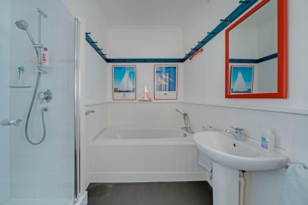 12-aaf580787 - NS - Prop WPen - 16 Phoenix Road -28