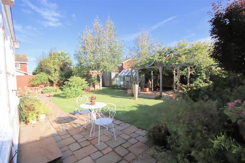 4 bedroom detached house for sale, Alma Farm Road, Toddington, Dunstable