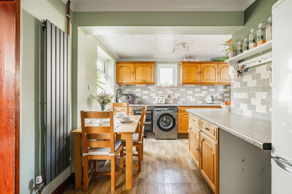 Primrose Crescent, Norwich NR7 3 bed semidetached house for sale £